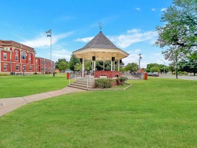 Commercial Property  For Sale In Hobart, Oklahoma - image 43
