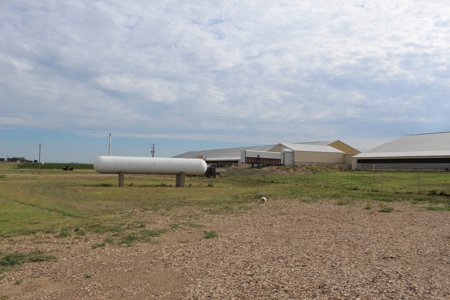 Online and Live Auction KS Swine Production Facility - image 26