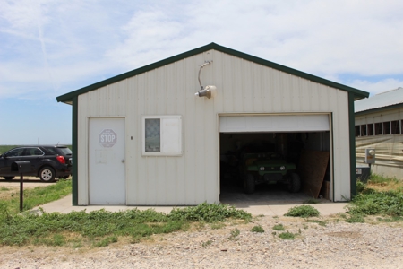 Online and Live Auction KS Swine Production Facility - image 6