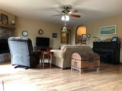 Self Sufficient Solar Powered 3bed/2bath House on 78 acres - image 4