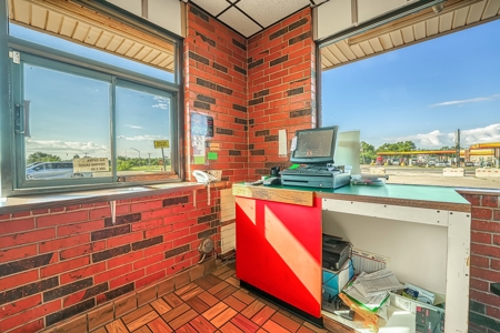 Commercial Property For Sale In Erick, OK - image 12