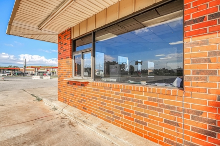 Commercial Property For Sale In Erick, OK - image 7