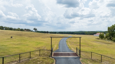Luxury East TX Recreational Cattle Ranch for Sale in Gilmer - image 2