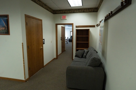 Baraboo WI Office Space/Retail Storefront - image 4