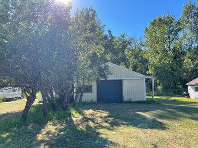 Country Home In Libby Montana - image 4
