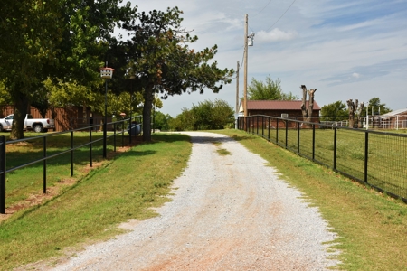 Fantastic Country Home on Acreage- Blanchard & Newcastle - image 23