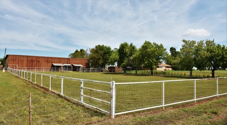 Fantastic Country Home on Acreage- Blanchard & Newcastle - image 26