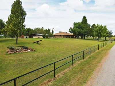 Fantastic Country Home on Acreage- Blanchard & Newcastle - image 11