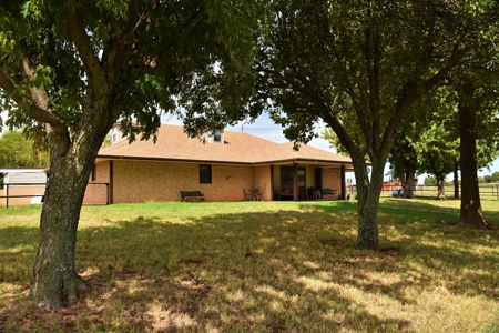 Fantastic Country Home on Acreage- Blanchard & Newcastle - image 19