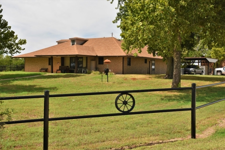 Fantastic Country Home on Acreage- Blanchard & Newcastle - image 24