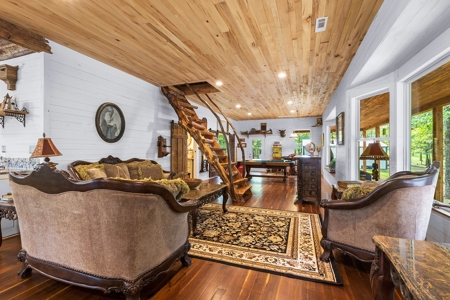 Country Farm House and Guest Home on 61 Acres For Sale - image 7