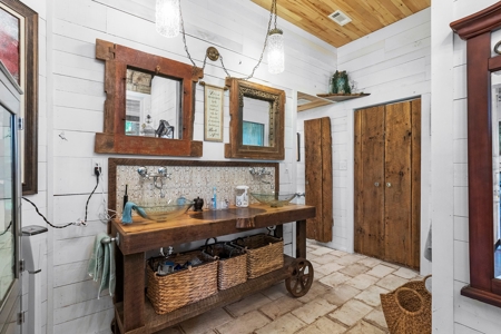 Country Farm House and Guest Home on 61 Acres For Sale - image 13