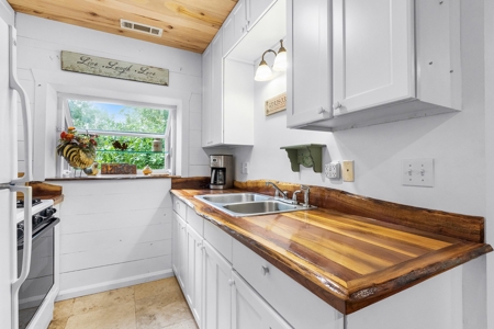 Country Farm House and Guest Home on 61 Acres For Sale - image 22
