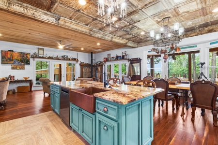 Country Farm House and Guest Home on 61 Acres For Sale - image 4