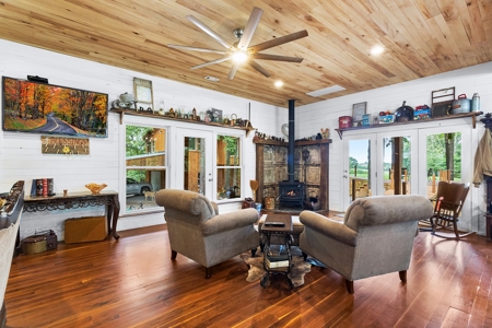 Country Farm House and Guest Home on 61 Acres For Sale - image 5