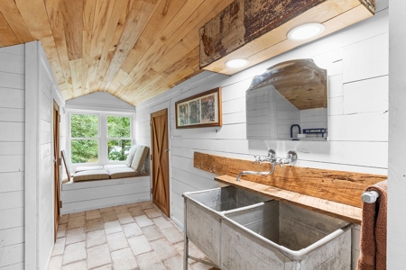 Country Farm House and Guest Home on 61 Acres For Sale - image 18