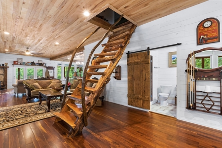 Country Farm House and Guest Home on 61 Acres For Sale - image 8
