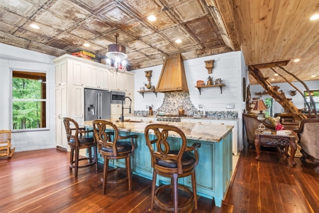Country Farm House and Guest Home on 61 Acres For Sale - image 2