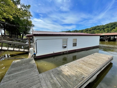 Floating Boat House For Sale! - image 26