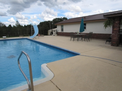 Country Home on 65 acres, pool, ponds! - image 15