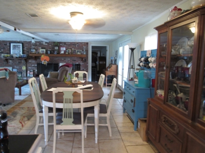 Country Home on 65 acres, pool, ponds! - image 20
