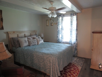 Country Home on 65 acres, pool, ponds! - image 22