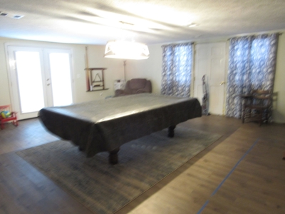 Country Home on 65 acres, pool, ponds! - image 28