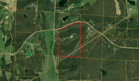 Ozarks Hunting Oasis For Sale in Willow Springs, MO - image 1