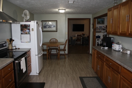 Piedmont Missouri Home and Land For Sale - image 50