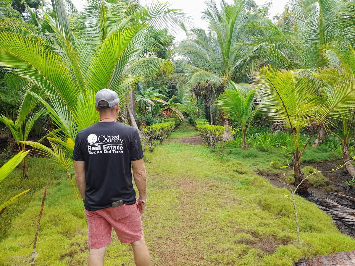 Waterfront Jungle Lot, 1+ Hectare — Big Bay, Isla Cristóbal - 21
