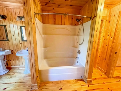 3 Bed/2.5 Bath Lodge for Sale on Creek in Amite County, MS - image 34