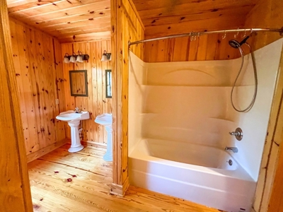 3 Bed/2.5 Bath Lodge for Sale on Creek in Amite County, MS - image 35