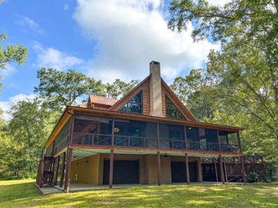 3 Bed/2.5 Bath Lodge for Sale on Creek in Amite County, MS - image 4