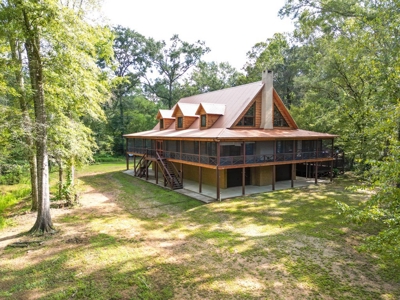 3 Bed/2.5 Bath Lodge for Sale on Creek in Amite County, MS - image 3