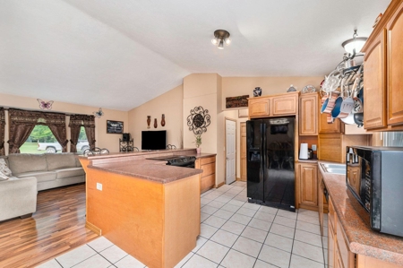 Outdoor Paradise! Just shy of 10 acres with lake frontage - image 11