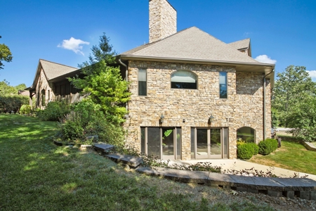 Country Club Luxury Home For Sale In South Central Missouri - image 42