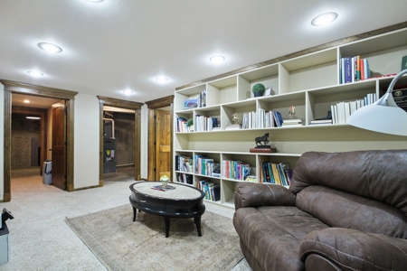 Country Club Luxury Home For Sale In South Central Missouri - image 34
