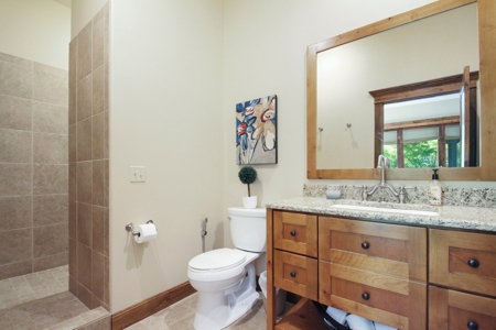 Country Club Luxury Home For Sale In South Central Missouri - image 23
