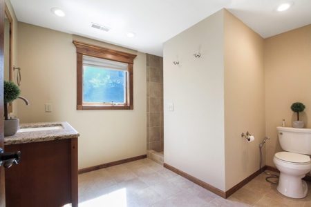 Country Club Luxury Home For Sale In South Central Missouri - image 33