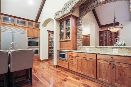 Country Club Luxury Home For Sale In South Central Missouri - image 10