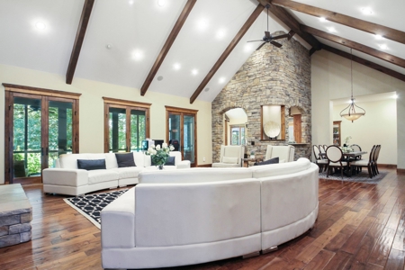Country Club Luxury Home For Sale In South Central Missouri - image 6