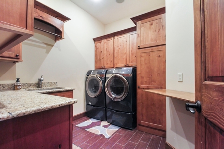 Country Club Luxury Home For Sale In South Central Missouri - image 27