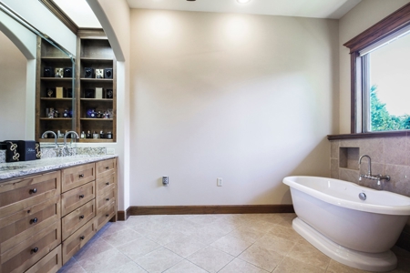 Country Club Luxury Home For Sale In South Central Missouri - image 17