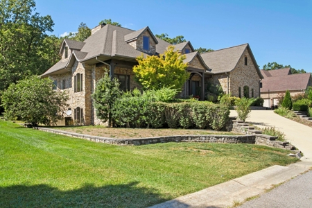 Country Club Luxury Home For Sale In South Central Missouri - image 2