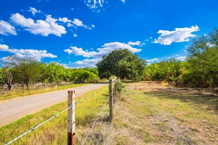 110+/- AC Hunting & Cattle Ranch Just South of San Antonio! - image 21