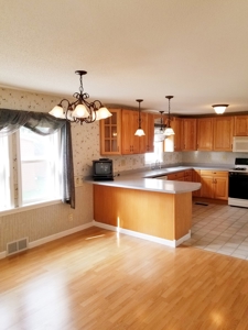 Move In Ready Family Home - image 7