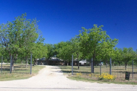 Texas Riverfront Home and Land - image 16