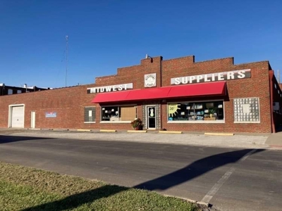 Prime Commercial Building For Sale! - image 1