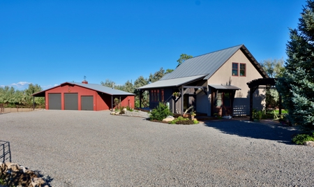 Luxury Country Horse Property with Large Shop Near Montrose - image 1