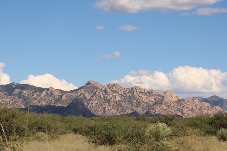 Spectacular panoramic views of the Dragoon Mountains - image 15